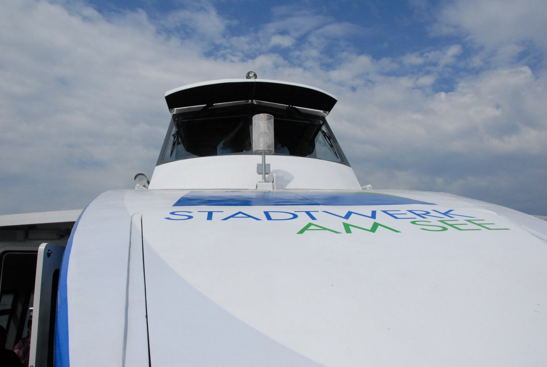 Mit dem Katamaran über den Bodensee nach Friedrichshafen