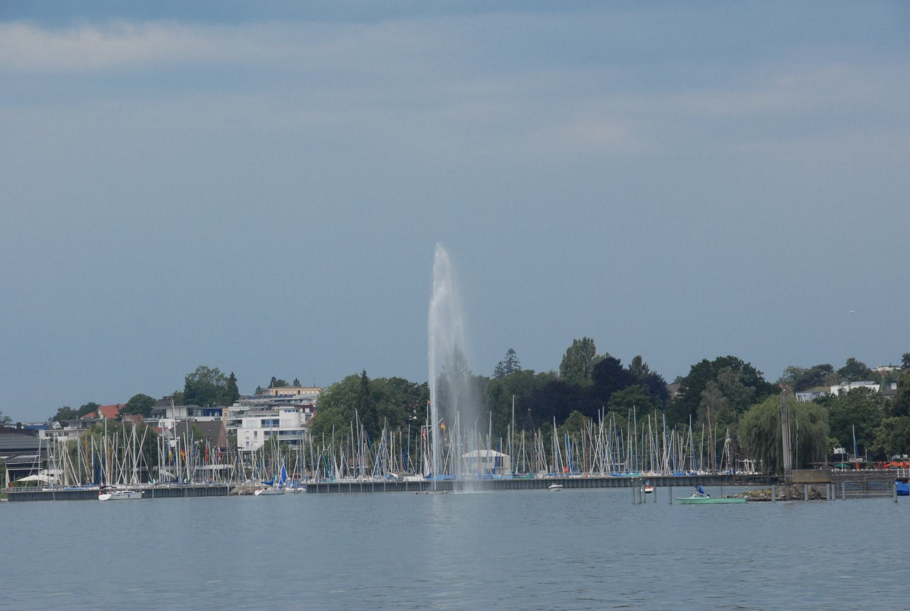 Mit dem Katamaran über den Bodensee nach Friedrichshafen